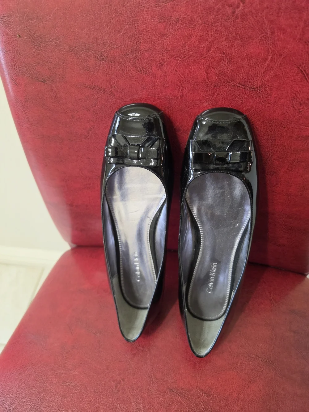 Calvin Klein-Women's Black Patent Ballet Flats with Decorative Bow